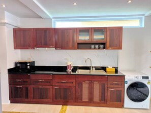 Fridge, microwave, stovetop, toaster - 1 Bedroom Villa with Beach View Koh Chang (Ko Chang)