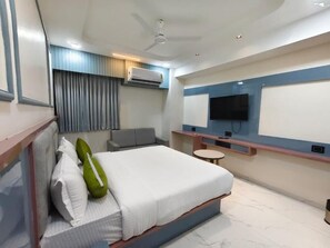 In-room safe, iron/ironing board, free WiFi - HOTEL HILL VIEW (Ahmedabad)