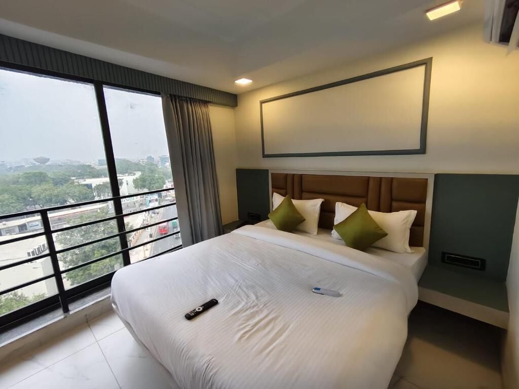 In-room safe, iron/ironing board, WiFi (free)