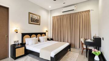 Luxury Villa | Iron/ironing board, WiFi (free)