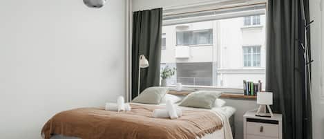 Comfort Studio, 1 Queen Bed, Courtyard View