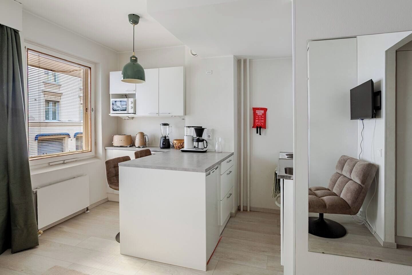 Estudio Confort, 1 cama de matrimonio, vistas al patio | Espacio para trabajar con un portátil y cortinas opacas