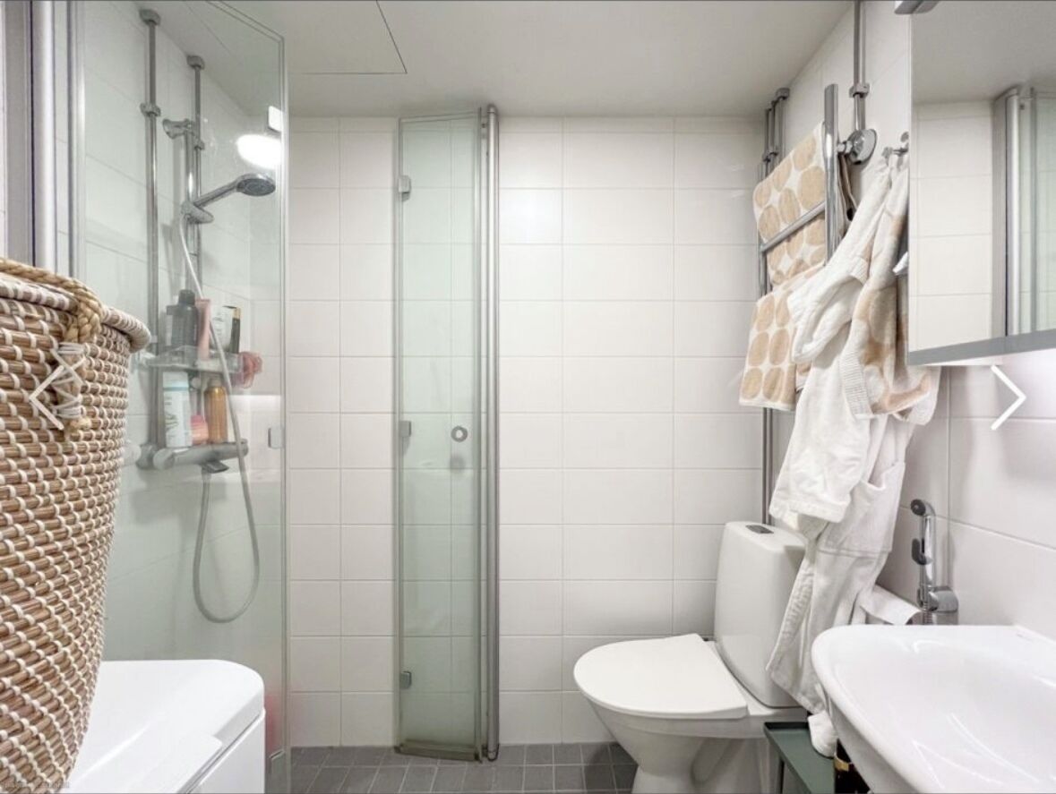 Estudio Confort, 1 cama de matrimonio, vistas al patio | Baño | Artículos de higiene personal gratuitos, secador de pelo, bidé y toallas