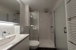 Bathroom - Seafront Apartment in Middelkerke (MIDDELKERKE)