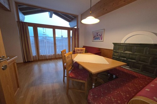 Alpine holiday apartment near a lake