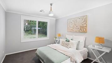 Desk, iron/ironing board, Internet, bed sheets