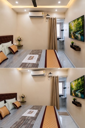 Desk, laptop workspace, free WiFi - Saravana Residency  (Lakshmipuram)
