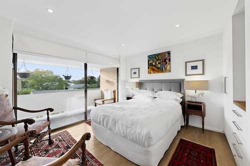 Balcony 2-Bed Apartment in Ashgrove