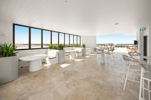 Outdoor dining - Poolside 2-Bed Apartment at Lake Kawana (Birtinya)