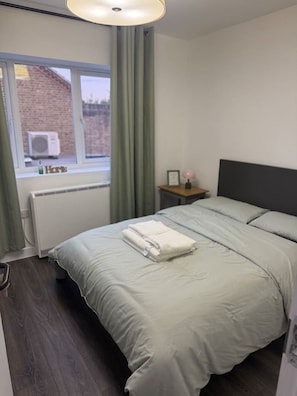Room - Bright & Spacious One-Bedroom Flat (London)