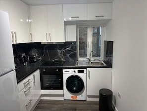 Private kitchen - Bright & Spacious One-Bedroom Flat (London)
