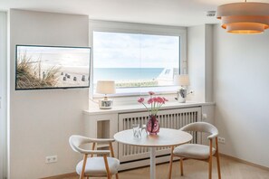 Dining - Ocean View - Modern apartment, balcony with ocean view, parking space, Wi-Fi. Pets (Sylt)