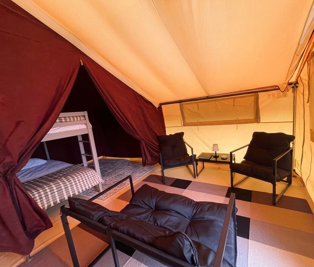 2 bedrooms, bed sheets
