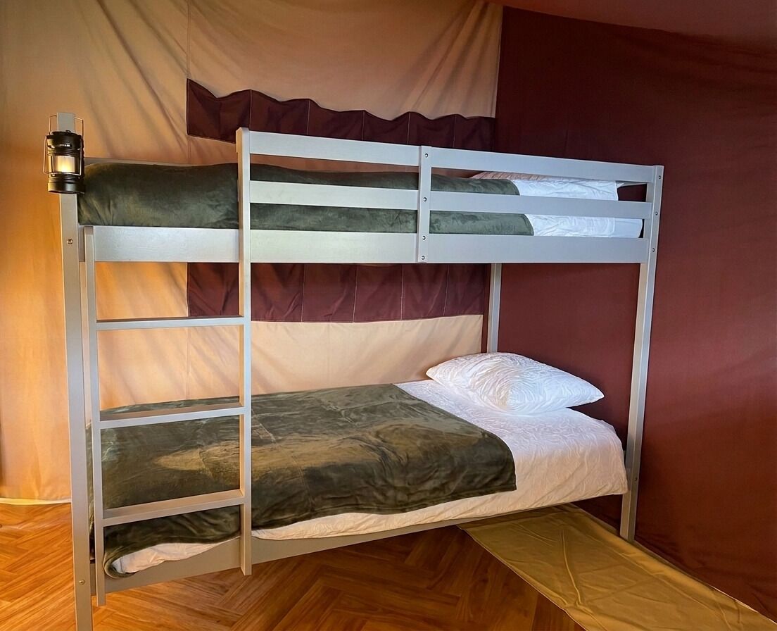 2 bedrooms, bed sheets