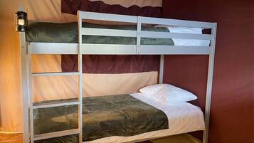2 bedrooms, bed sheets