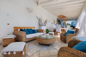 Living area - Villa Maison Menhir with Private Pool, Wi-Fi and Air Conditioning (Galugnano)