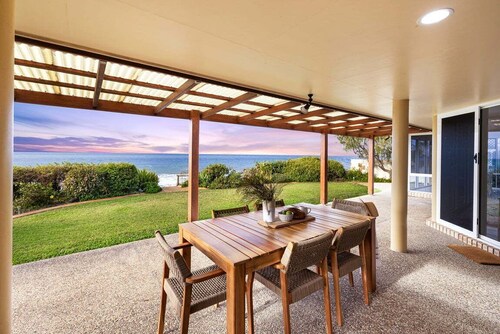Migaloo 4 Bedroom Waterfront Holiday Home
