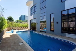 Pool - 2-bedroom apartment in adorable Nairobi with fitness room access (Nairobi)
