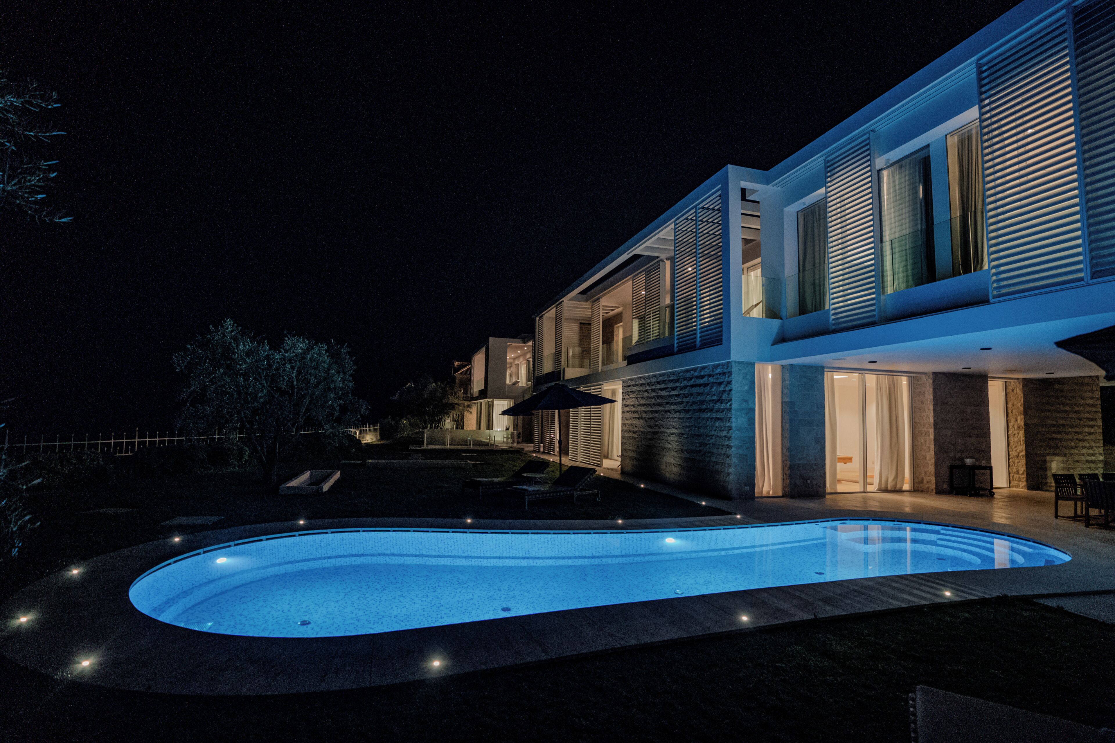 Piscine couverte, piscine extérieure