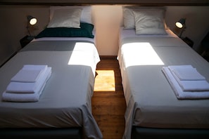 Room - Domus Paulae, Room 5 AQ (Barisciano)
