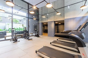 A gym with treadmills, elliptical machines, and weight equipment. - Charlie H.S Studios Pinheiros - Soft Opening (São Paulo)