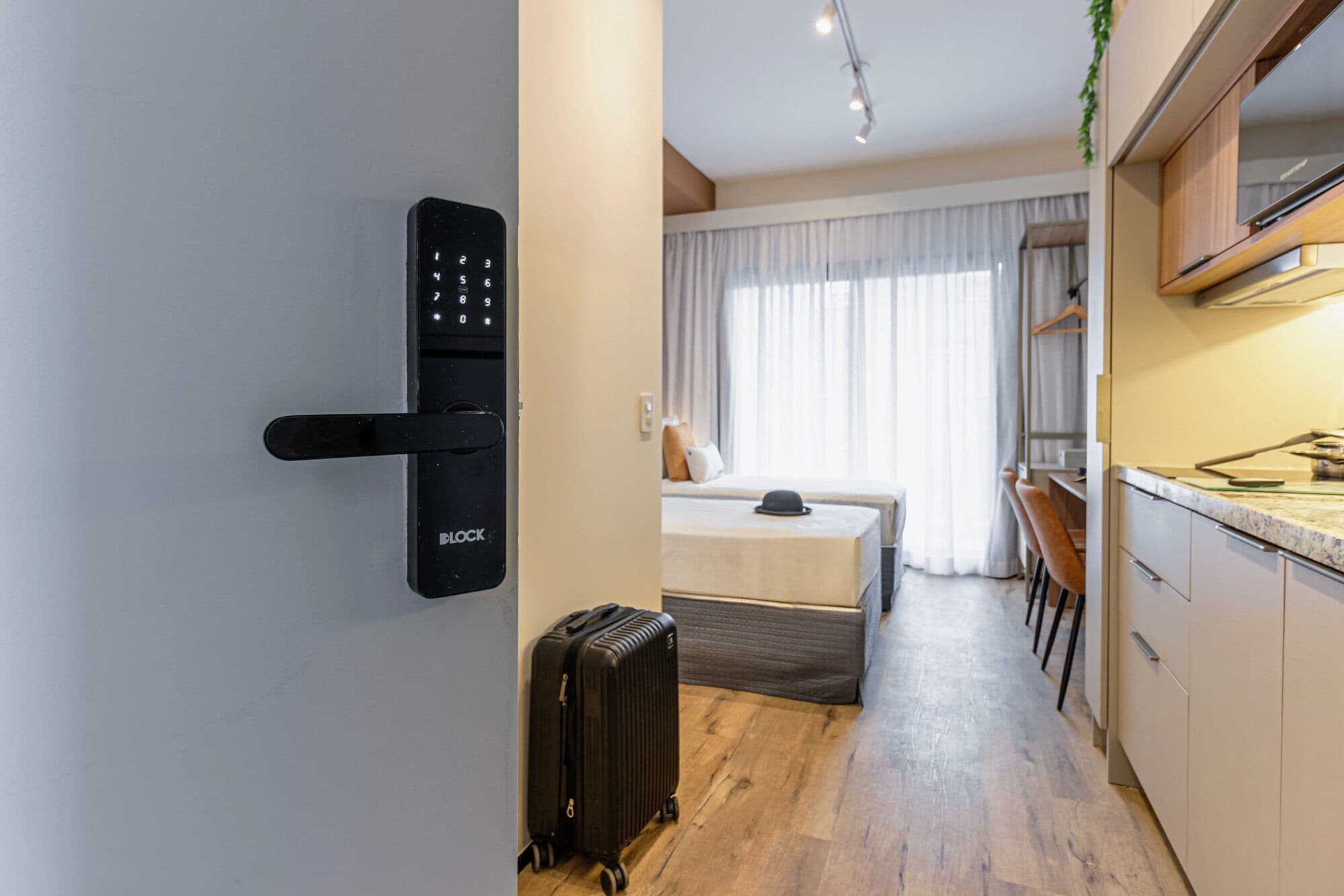 Studio Solteiro com Varanda | Laptop workspace, free WiFi, bed sheets