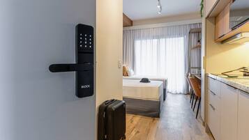 Studio Solteiro com Varanda | Laptop workspace, free WiFi, bed sheets
