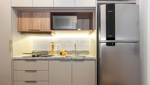 Studio Casal com Varanda | Cocina privada