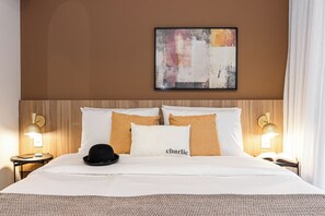 Laptop workspace, free WiFi, bed sheets - Charlie H.S Studios Pinheiros - Soft Opening (São Paulo)