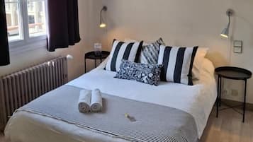 Habitación doble | Escritorio, espacio para trabajar con un portátil, wifi gratis
