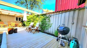 Outdoor dining - Mercury House – Views of Nidaros Cathedral, free parking, and a central location (Trøndelag)