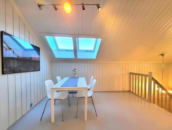 Dining - Mercury House – Views of Nidaros Cathedral, free parking, and a central location (Trøndelag)