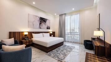 Junior-Suite, Balkon | Bettwäsche aus ägyptischer Baumwolle, hochwertige Bettwaren, Minibar