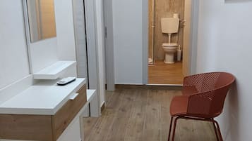 Doccia, bidet, asciugamani, shampoo