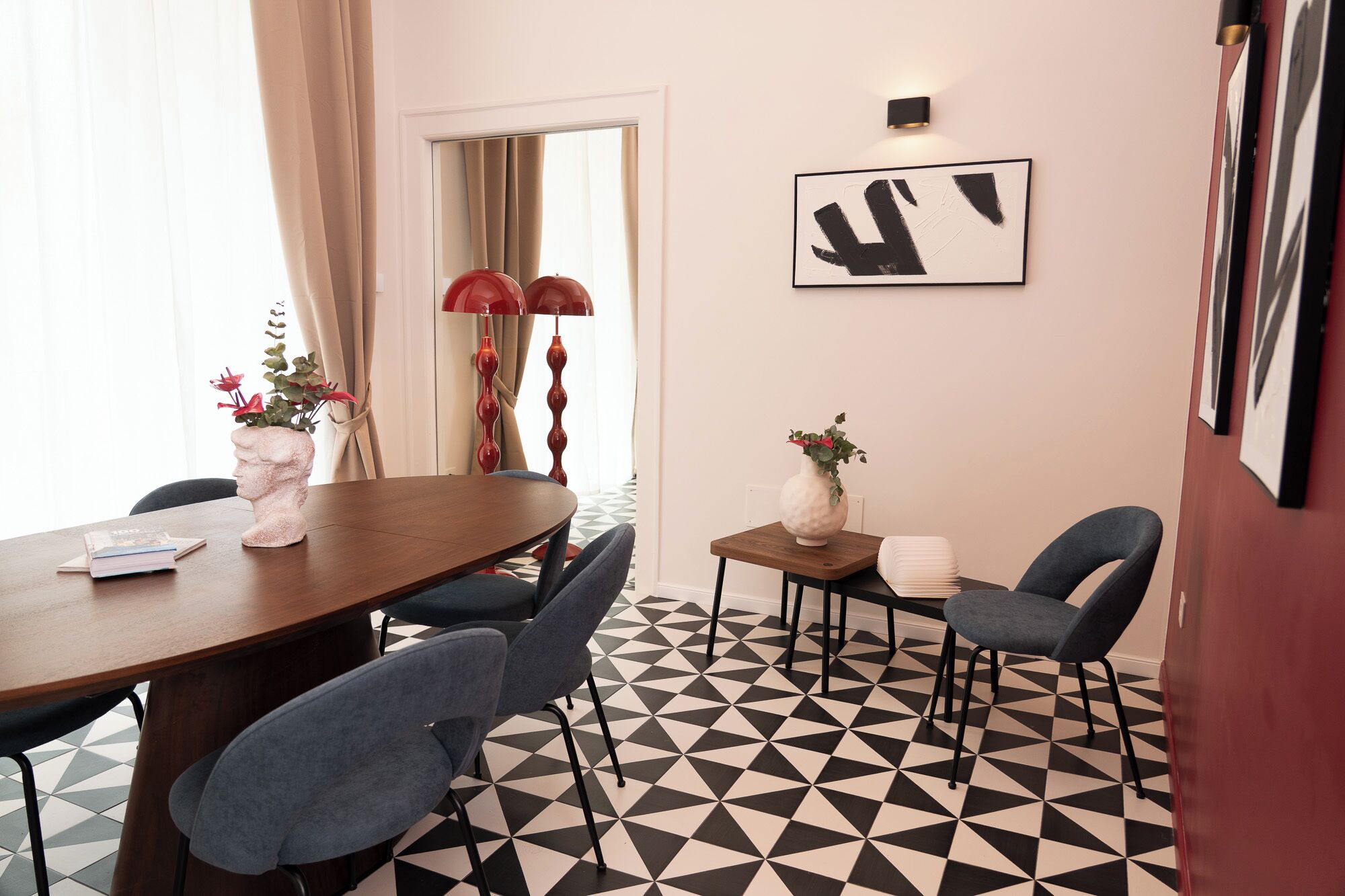 Apartment (5 Bedrooms) | Living area | TV