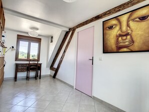 A room with a desk, chair, and a large painting on the wall. - Family-friendly country cottage near the Forêt d'Orient Natural Park, (Jasseines)
