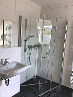 Bathroom - Vrbo Property (Bengel)