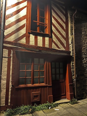 Exterior detail - Just 20 minutes from Rennes, a 3-bedroom apartment—one bedroom with an en suite shower room—and sunny terraces!! (Châteaugiron)