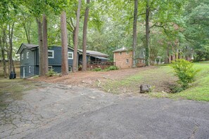 A residential property with two houses, one with a porch and a covered deck, surrounded by a wooded area. - Fire Pit & Grill! Wooded Durham Retreat (Durham)