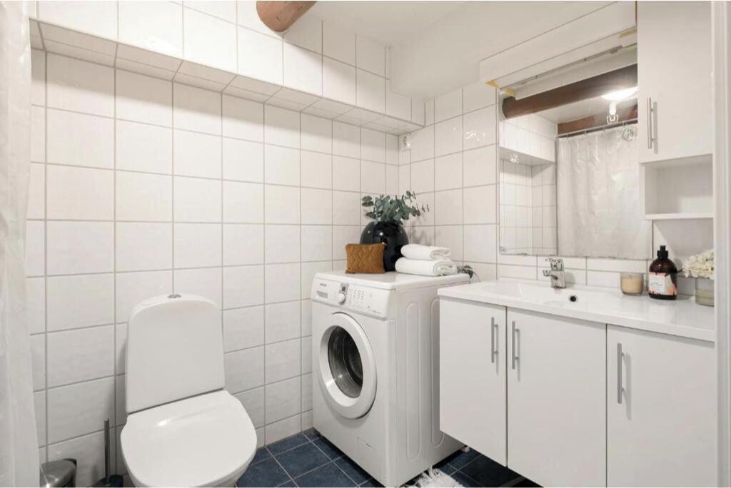 Dusj, hårføner, håndklær og såpe