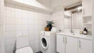 Dusche, Haartrockner, Handtücher, Seife