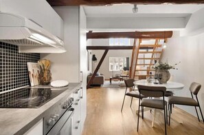Coffee/tea maker, fridge, microwave, oven
