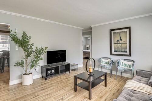 5 Mi to SDSU & Trails! Stylish Apartment w/ Patio