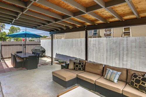 5 Mi to SDSU & Trails! Stylish Apartment w/ Patio