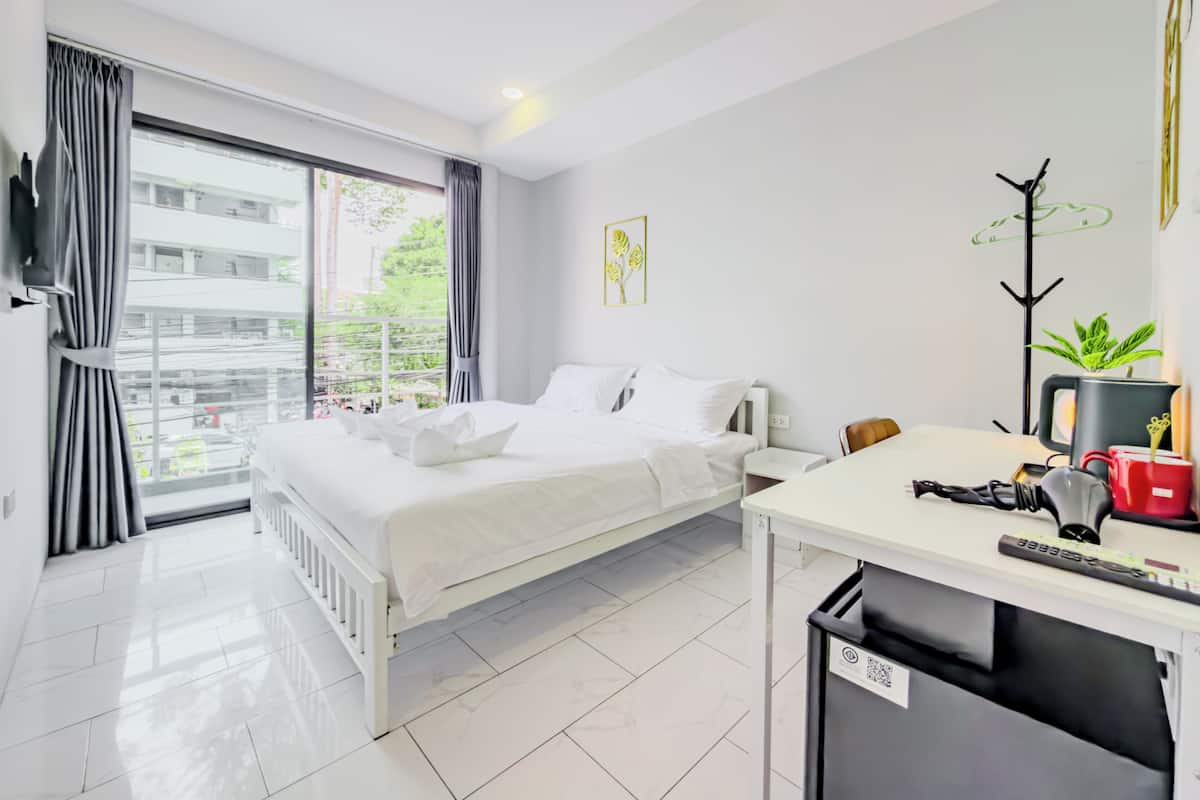 Chambre Double Confort, 1 très grand lit, non-fumeur, salle de bains attenante
