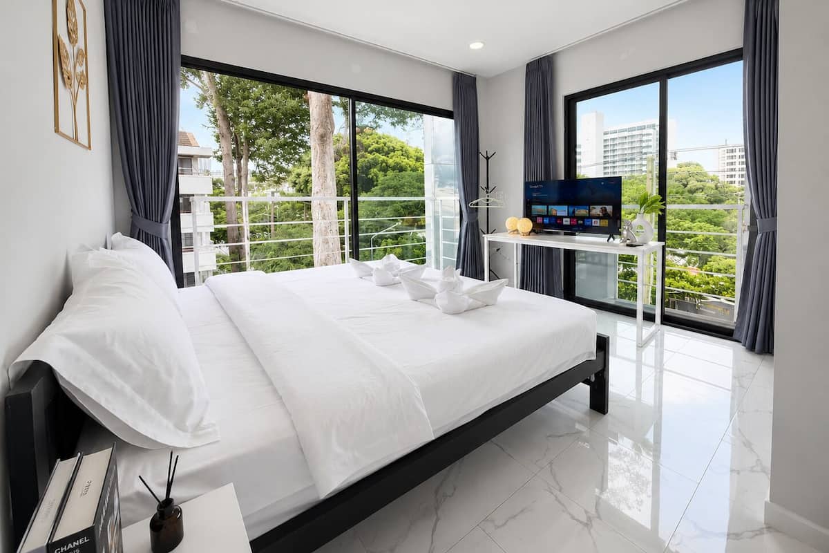 Comfort Double Room, 1 King Bed, Non Smoking, Private Bathroom | City view
