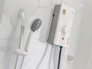 Chambre Double Confort, 1 très grand lit, non-fumeur, salle de bains attenante | Salle de bain