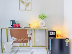 Comfort Double Room, 1 King Bed, Non Smoking, Private Bathroom | Interior