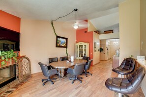 A dining area with a round table, six chairs, and a ceiling fan. - Near Golf & Buzzers Baseball! Ontario Ranch Home (Ontario)