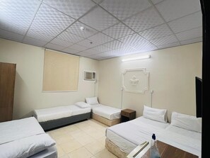 Desk, laptop workspace, WiFi (free) - Nuzul Raghd Hotel (Madinah)
